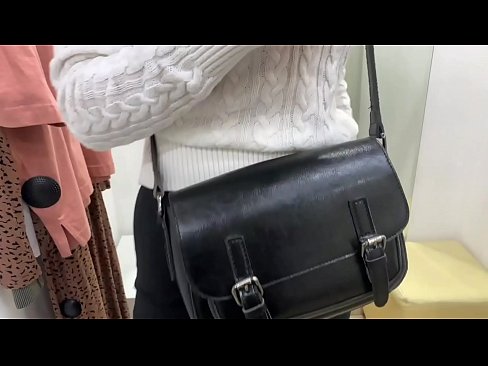 ❤️ Masturbazzjoni pubblika tal-kelba żagħżugħa FeralBerry b'dildo fil-kamra tal-armar Porn sabiħ fil-porn mt.xxxlfv.top ️❤
